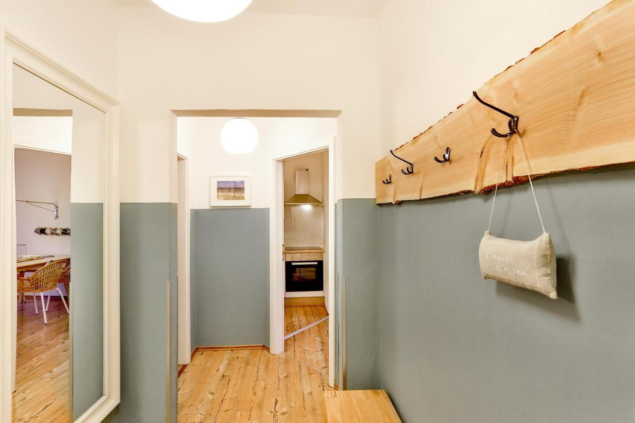 שטראלסונד Apartments Am Bahnhof מראה חיצוני תמונה