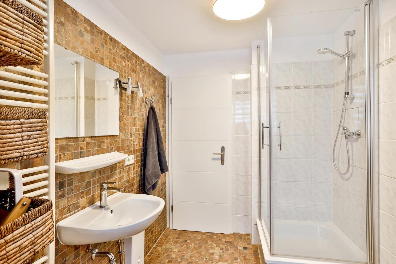 שטראלסונד Apartments Am Bahnhof מראה חיצוני תמונה
