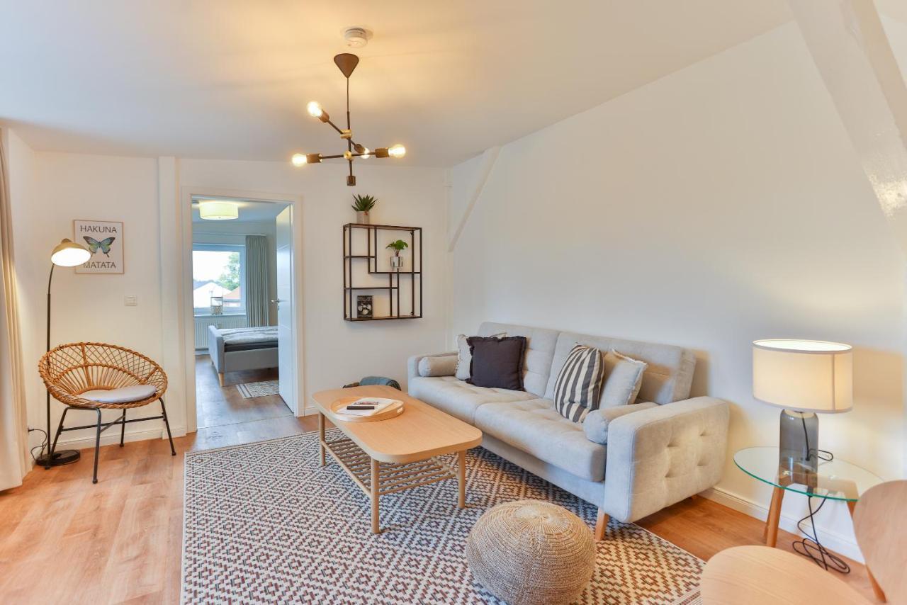 שטראלסונד Apartments Am Bahnhof מראה חיצוני תמונה