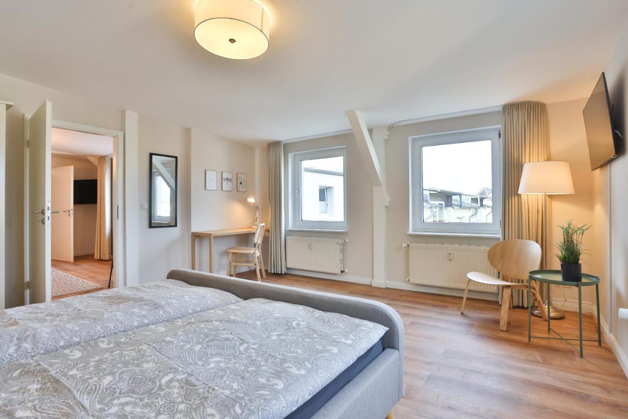 שטראלסונד Apartments Am Bahnhof מראה חיצוני תמונה