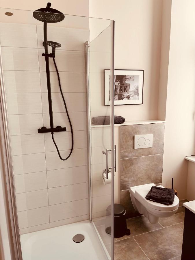 שטראלסונד Apartments Am Bahnhof מראה חיצוני תמונה