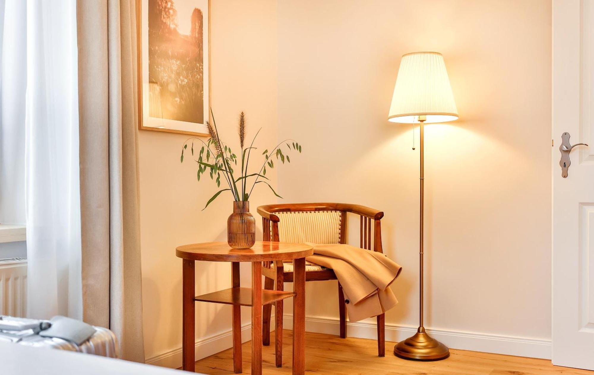 שטראלסונד Apartments Am Bahnhof מראה חיצוני תמונה