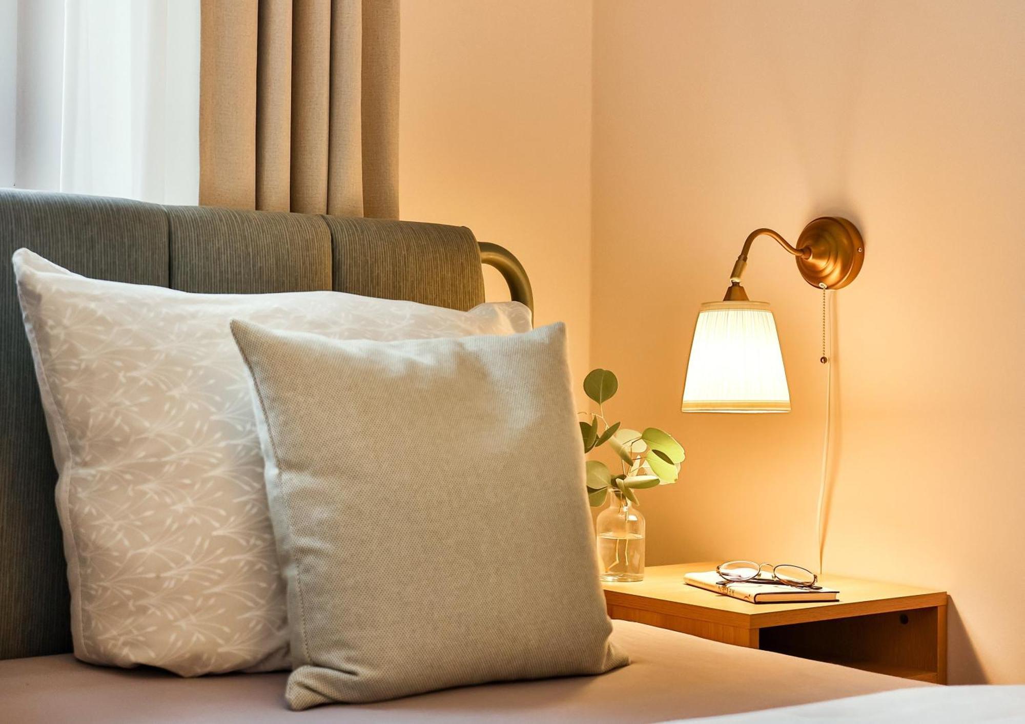 שטראלסונד Apartments Am Bahnhof מראה חיצוני תמונה